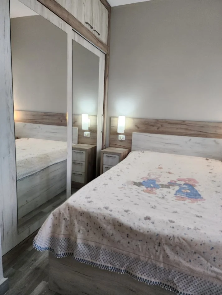 Tirane, jepet me qera apartament 2+1+Ballkon Kati 6, 600 € 