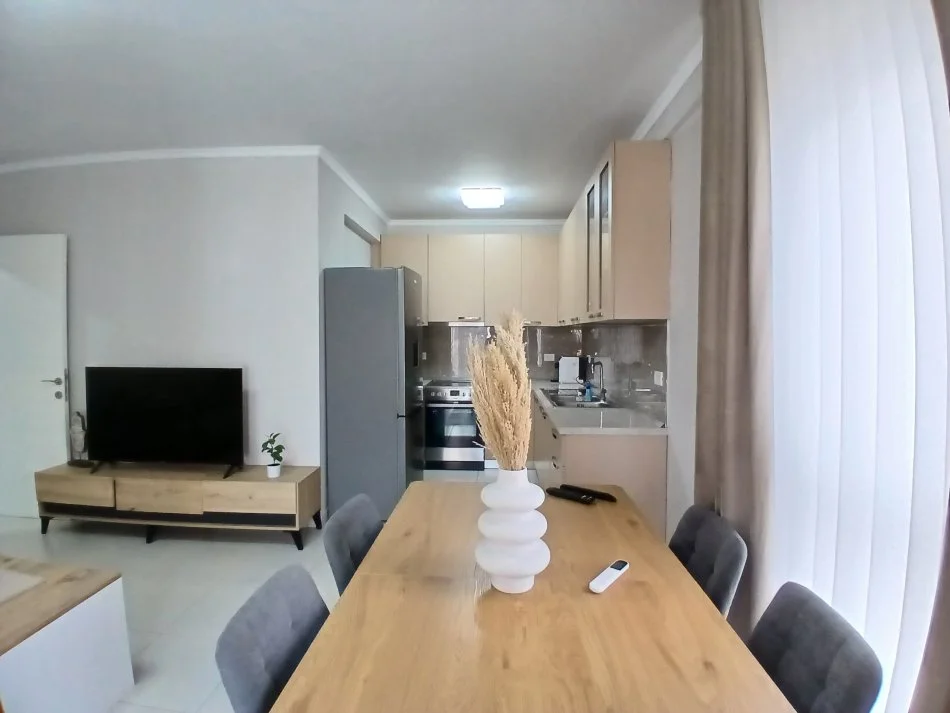 Tirane, jepet me qera apartament 2+1+Ballkon Kati 5, 90 m² 750 € (Mine peza)
