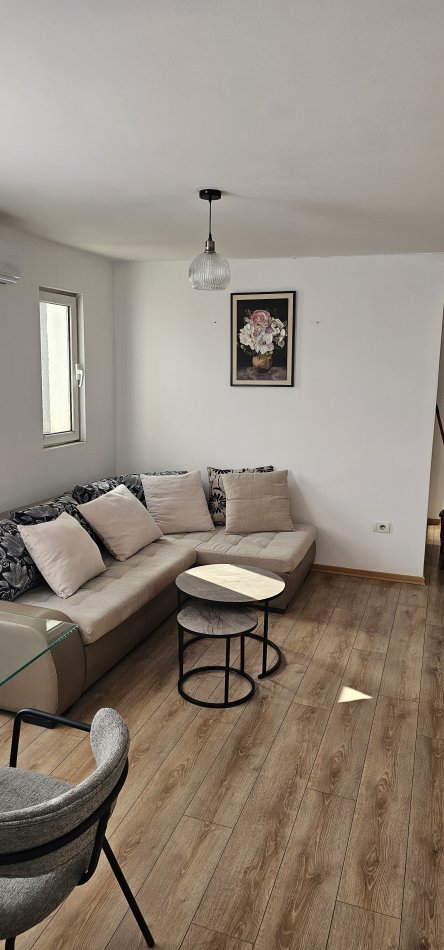 Tirane, jap me qera apartament 1+1+Ballkon Kati 5, pa ashensor, 58 m² 45000 ALL (Rruga Sitki Cico, perball maternitetit te ri tek brrylli). Preferohen me shume cifte.