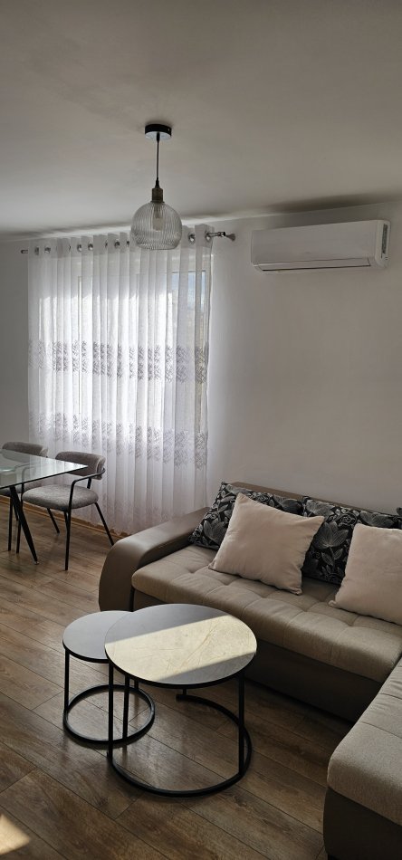 Tirane, jap me qera apartament 1+1+Ballkon Kati 5, pa ashensor, 58 m² 45000 ALL (Rruga Sitki Cico, perball maternitetit te ri tek brrylli). Preferohen me shume cifte.