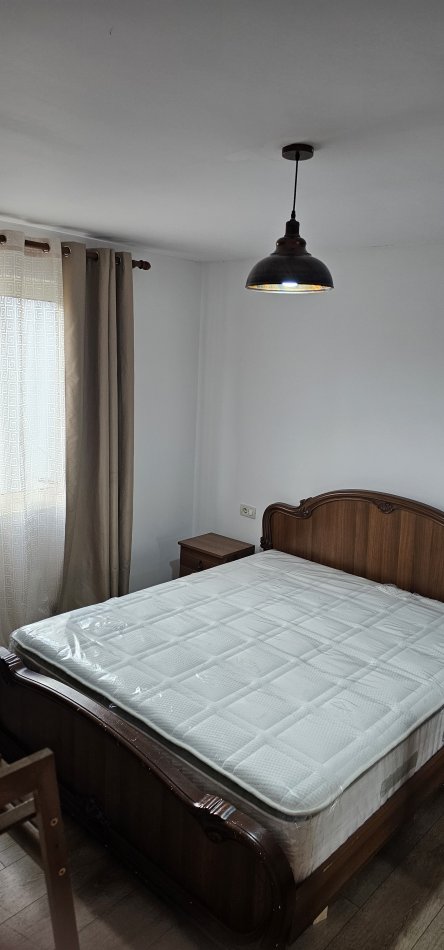 Tirane, jap me qera apartament 1+1+Ballkon Kati 5, pa ashensor, 58 m² 45000 ALL (Rruga Sitki Cico, perball maternitetit te ri tek brrylli). Preferohen me shume cifte.