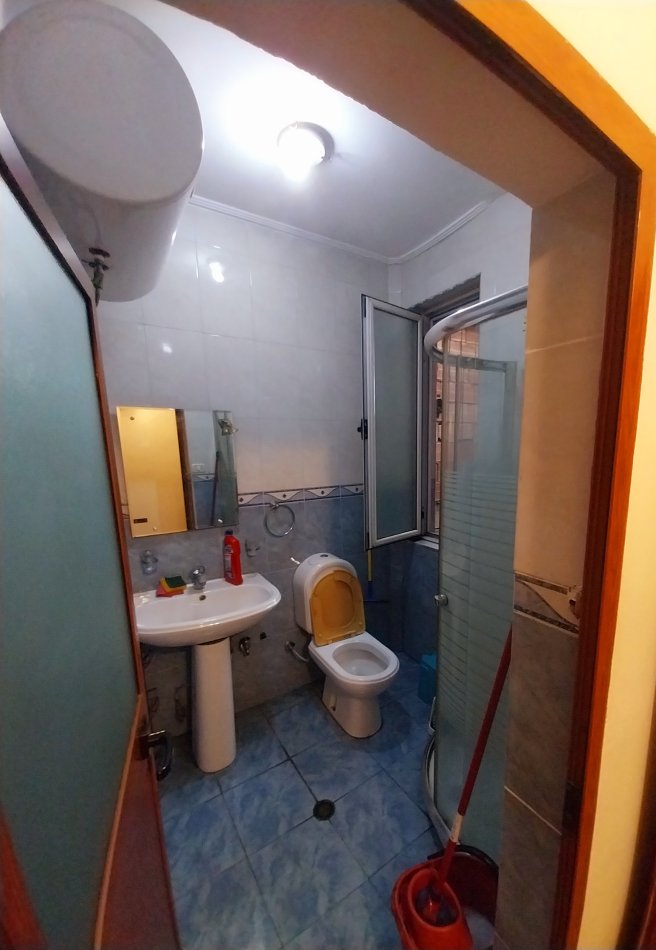 Tirane, jepet me qera apartament 1+1+Aneks+Ballkon Kati 4, 57 m² 410 € (Blv Gjergj Fishta Qëndër)