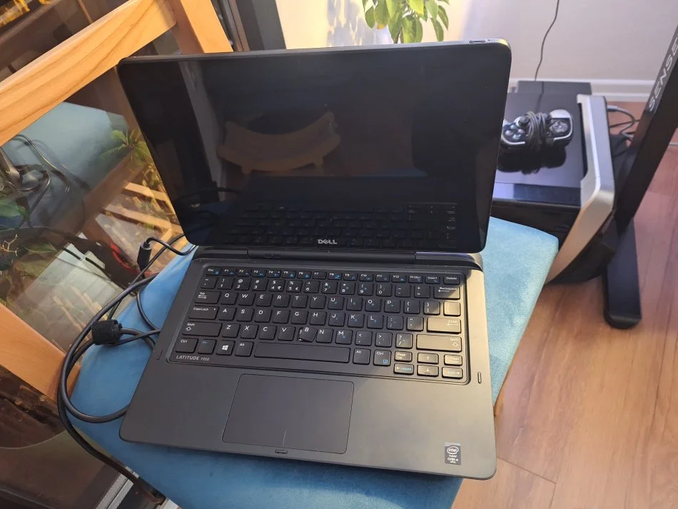Tirane, shes Laptop 2-ne-1 (tablete + laptop) Dell 7350 - 8.000 Leke