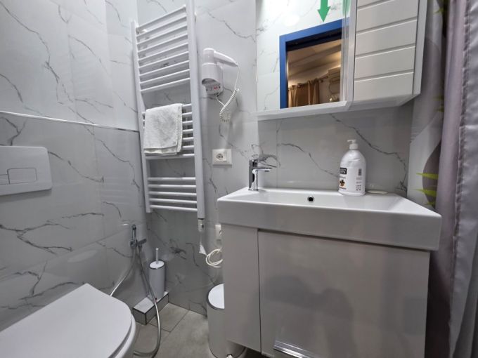 Tirane, jepet me qera ambjent biznesi Kati 1, 35 m² 600 € (Rruga Myslym Shyri)