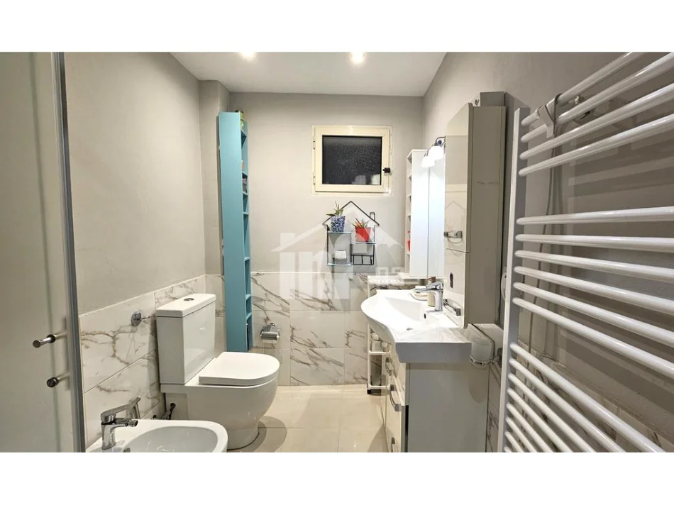 Tirane, shitet apartament 2+1+Ballkon Kati 4, 92 m² 180.000 € (TEK FUSHA E SPORTIT "ALI DEMI")