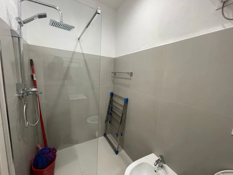 Tirane, jepet me qera apartament 1+1 Kati 3, 69 m² 550 € 