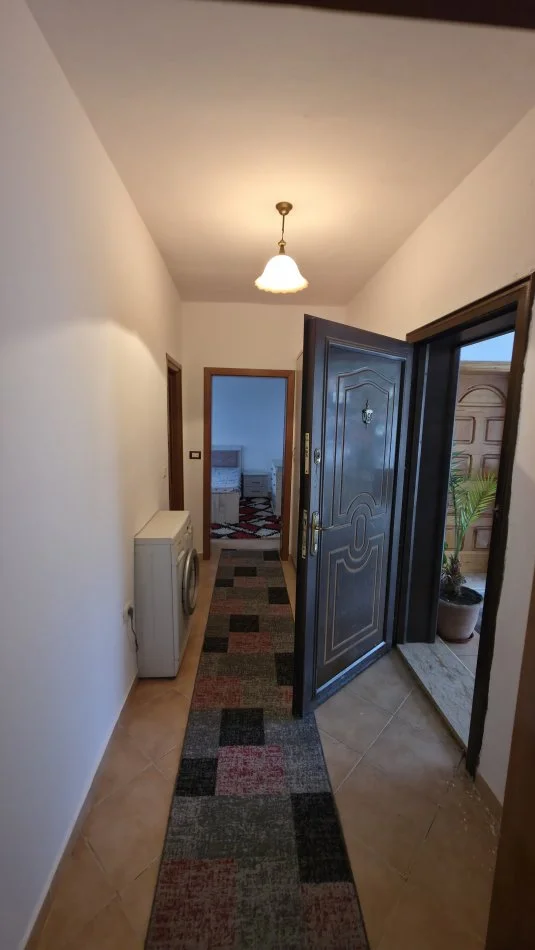 Lushnje, shitet apartament 1+1 Kati 5, 53 m² 