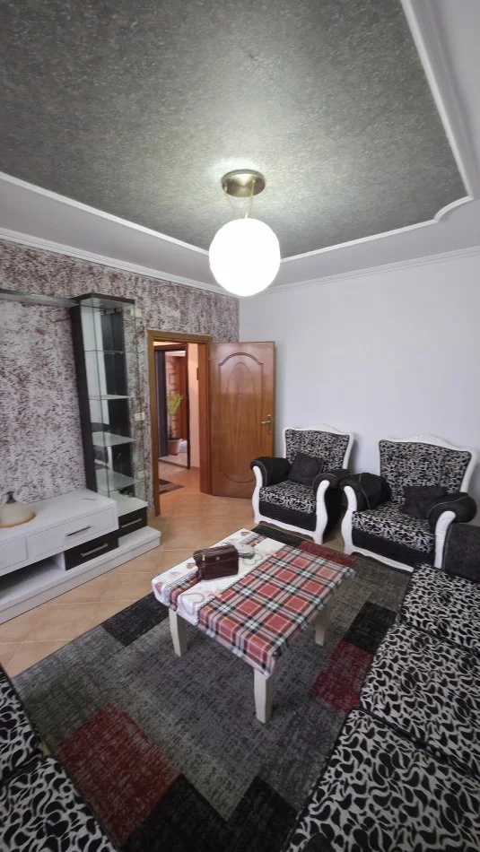 Lushnje, shitet apartament 1+1 Kati 5, 53 m² 