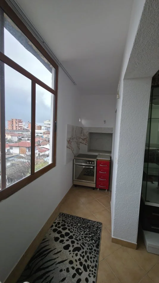 Lushnje, shitet apartament 1+1 Kati 5, 53 m² 