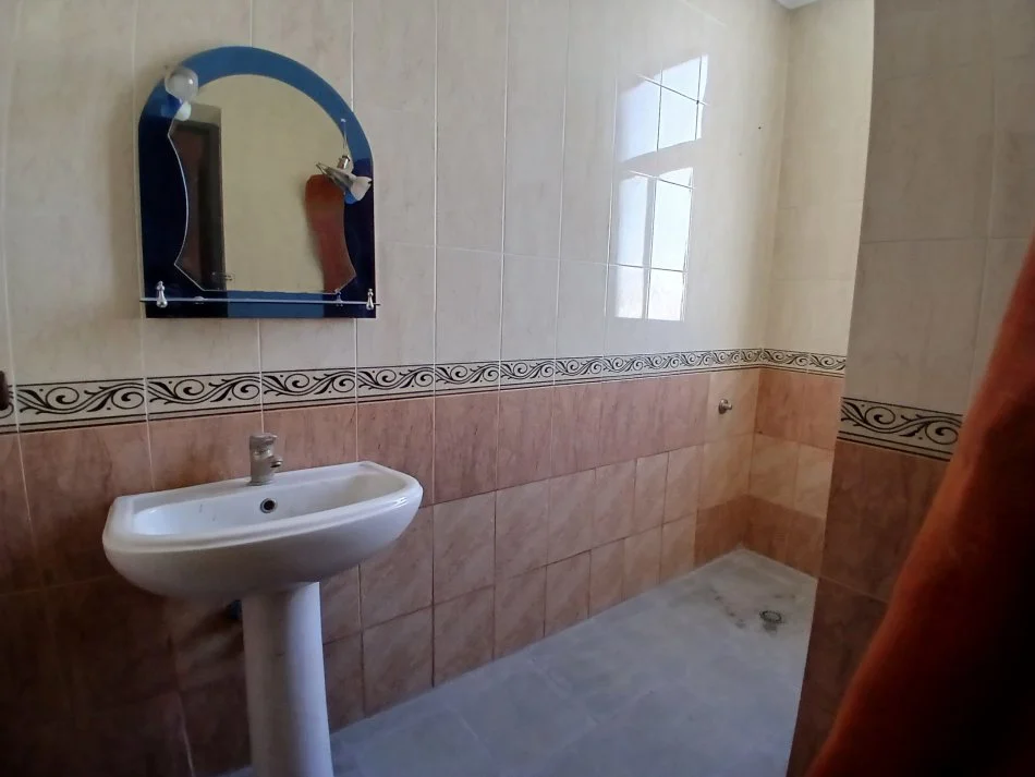 Tirane, jepet me qera apartament 2+1+Ballkon Kati 4, 100 m² 500 € (Zogu I zi)