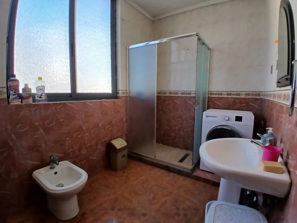 Tirane, jepet me qera apartament 2+1+Ballkon Kati 4, 100 m² 500 € (Zogu I zi)