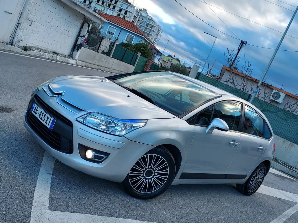 Vlore - Lungomare, shes makine Citroen C4 2010 1.4 Benzine Benzin, e argjendtë manuale Klima 151.000 km 3.600 €