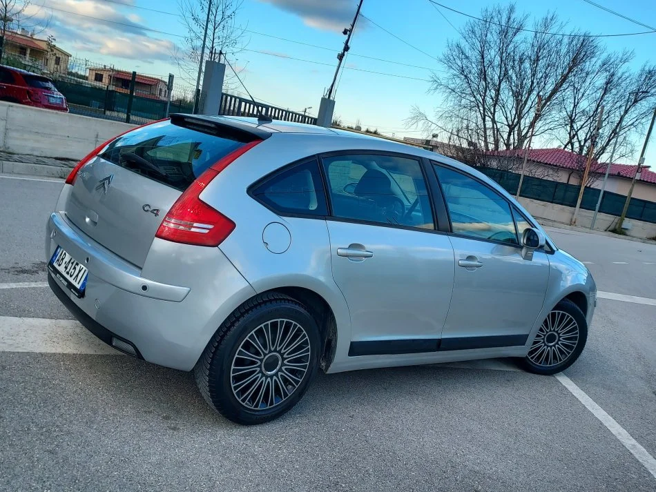 Vlore - Lungomare, shes makine Citroen C4 2010 1.4 Benzine Benzin, e argjendtë manuale Klima 151.000 km 3.600 €