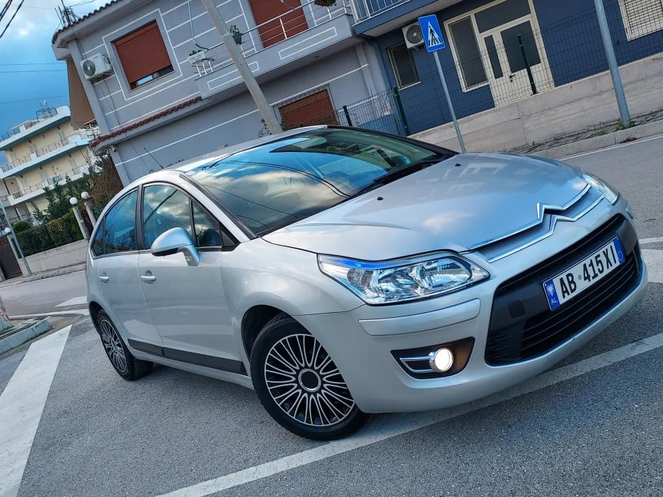 Vlore - Lungomare, shes makine Citroen C4 2010 1.4 Benzine Benzin, e argjendtë manuale Klima 151.000 km 3.600 €