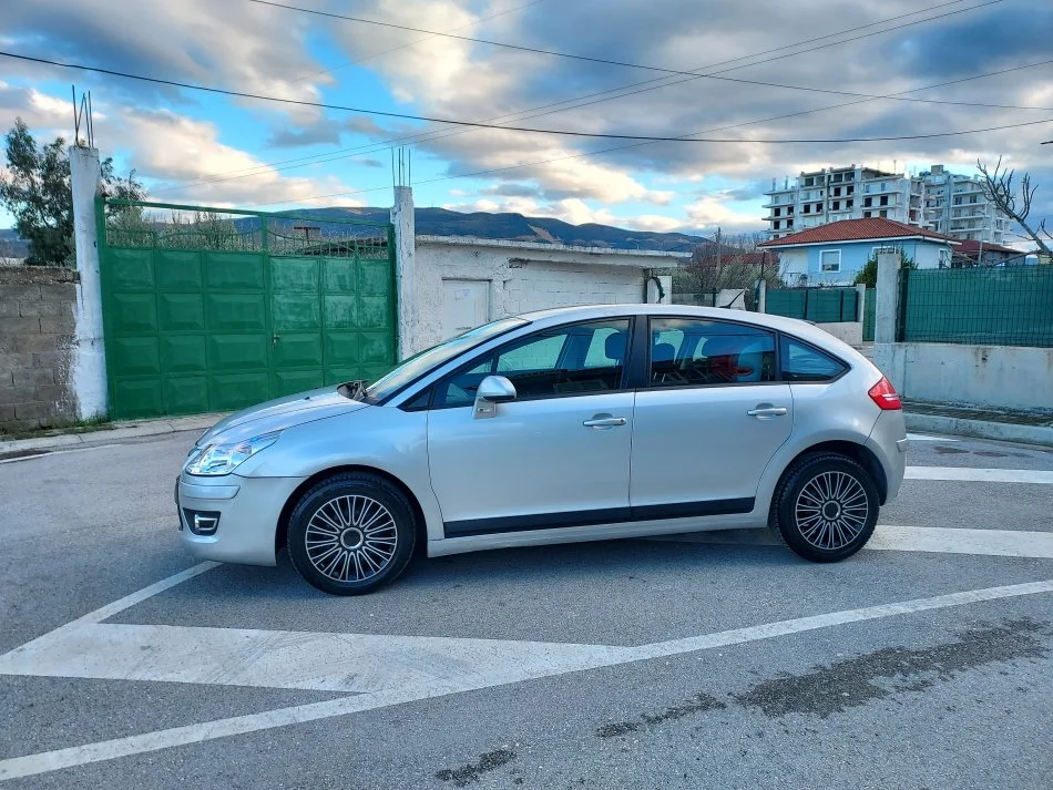 Vlore - Lungomare, shes makine Citroen C4 2010 1.4 Benzine Benzin, e argjendtë manuale Klima 151.000 km 3.600 €