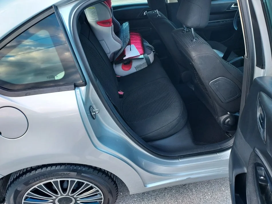 Vlore - Lungomare, shes makine Citroen C4 2010 1.4 Benzine Benzin, e argjendtë manuale Klima 151.000 km 3.600 €