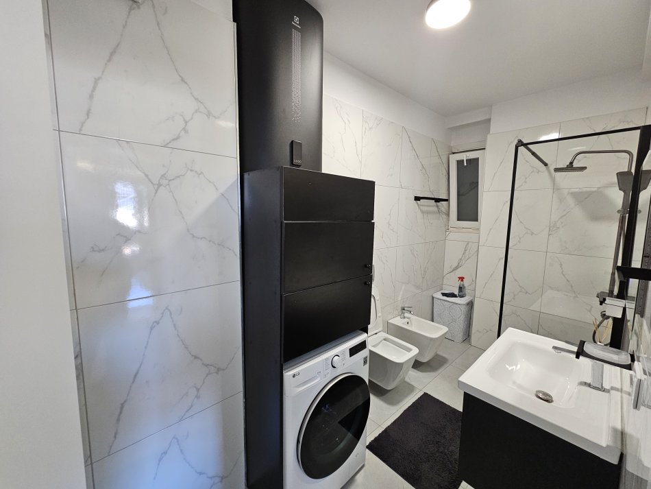 Tirane, jepet me qera apartament 2+1+Aneks+Ballkon Kati 6, 96 m² 650 € 