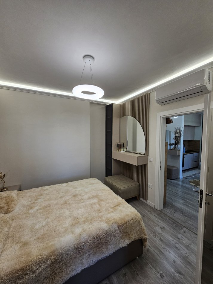 Tirane, jepet me qera apartament 2+1+Aneks+Ballkon Kati 6, 96 m² 650 € 