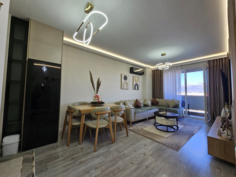 Tirane, jepet me qera apartament 2+1+Aneks+Ballkon Kati 6, 96 m² 650 € 