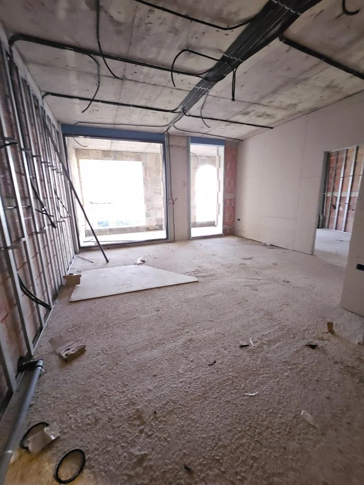 Tirane, shitet apartament 1+1 Kati 3, 107 m² (Jalë)