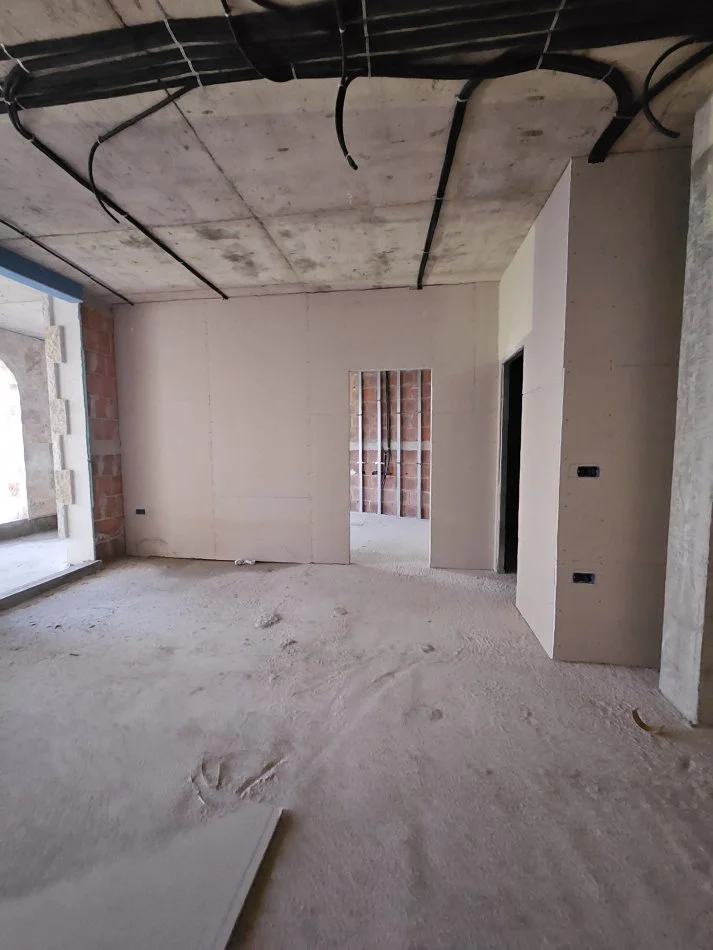 Tirane, shitet apartament 1+1 Kati 3, 107 m² (Jalë)