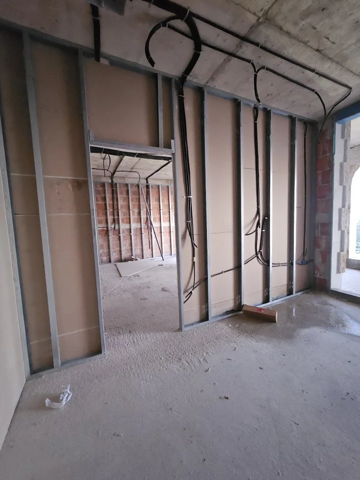 Tirane, shitet apartament 1+1 Kati 3, 107 m² (Jalë)