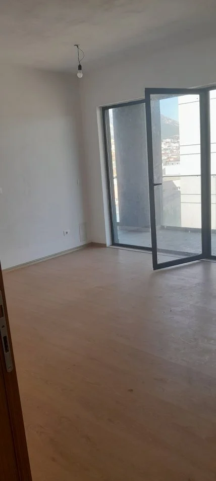 Tirane, shitet apartament 1+1 Kati 4, 1 m² 