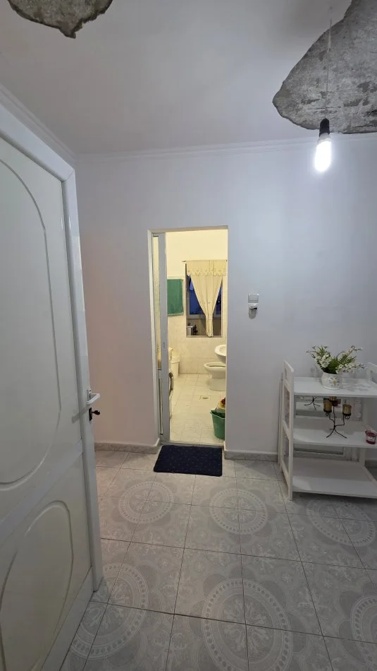 Lushnje, shitet apartament 1+1+Ballkon Kati 5, 54 m² 