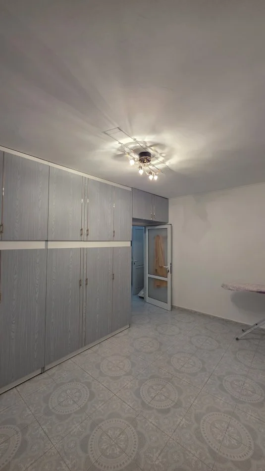Lushnje, shitet apartament 1+1+Ballkon Kati 5, 54 m² 