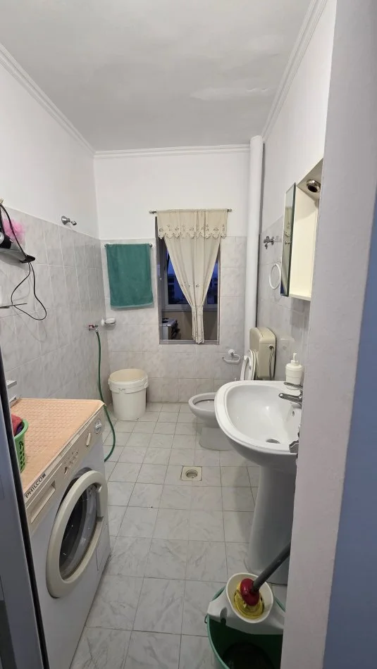 Lushnje, shitet apartament 1+1+Ballkon Kati 5, 54 m² 