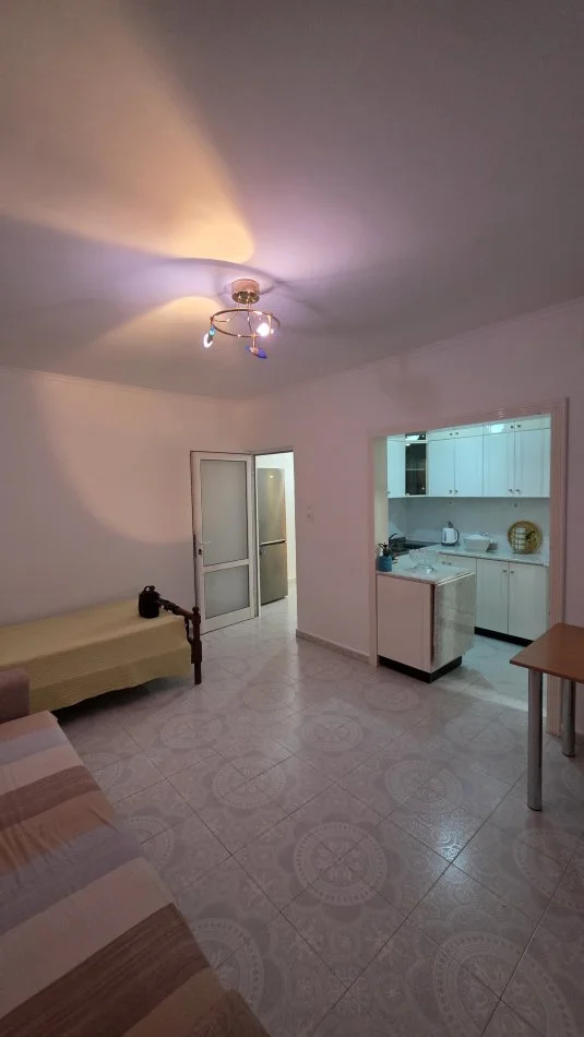 Lushnje, shitet apartament 1+1+Ballkon Kati 5, 54 m² 