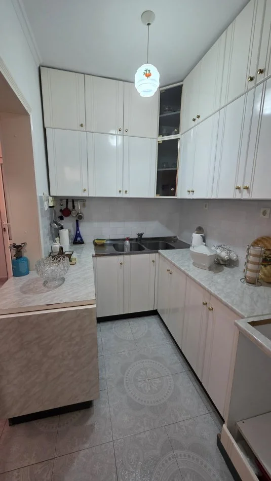 Lushnje, shitet apartament 1+1+Ballkon Kati 5, 54 m² 