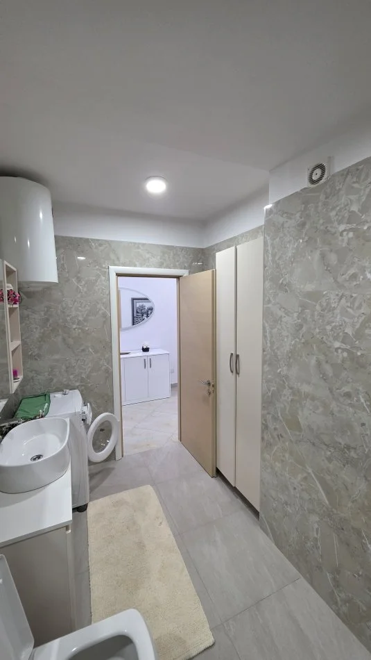 Lushnje, shitet apartament 2+1+Ballkon Kati 5, 123 m² 145.000 € 