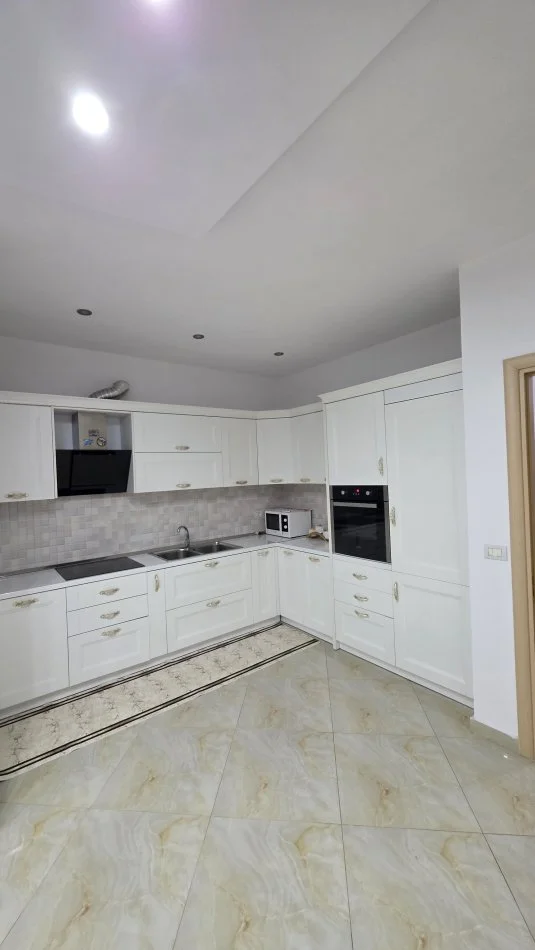 Lushnje, shitet apartament 2+1+Ballkon Kati 5, 123 m² 145.000 € 