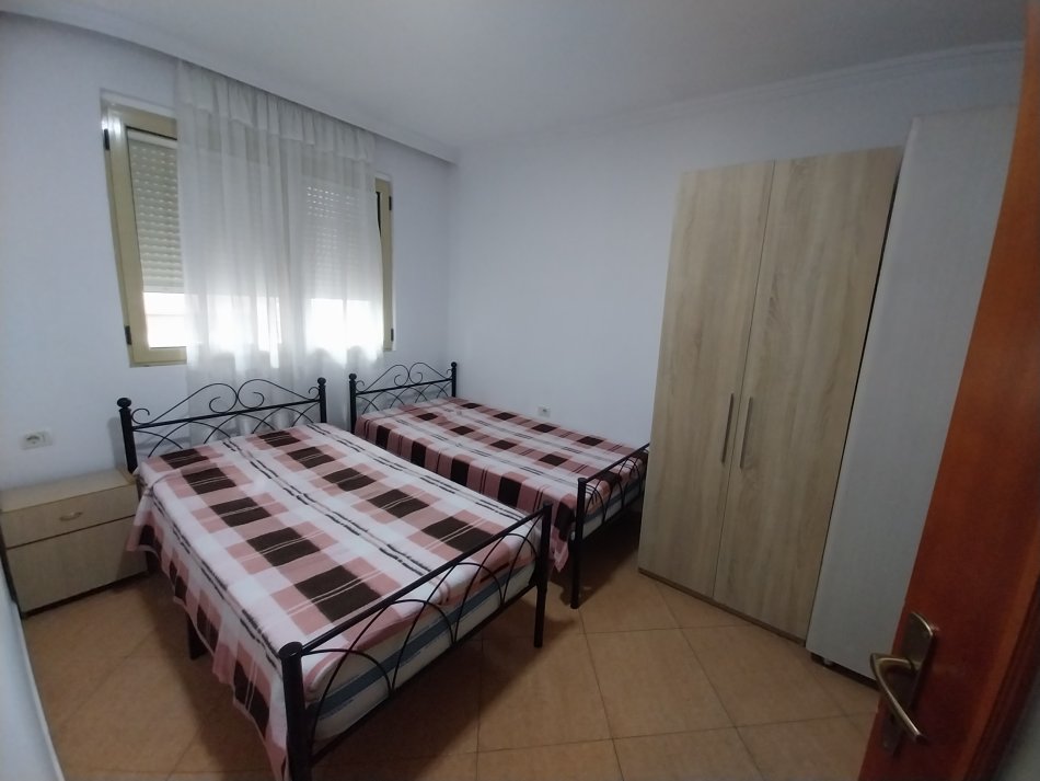 Tirane, jepet me qera apartament 1+1+Aneks+Ballkon Kati 4, 57 m² 410 € (Blv Gjergj Fishta Qëndër)