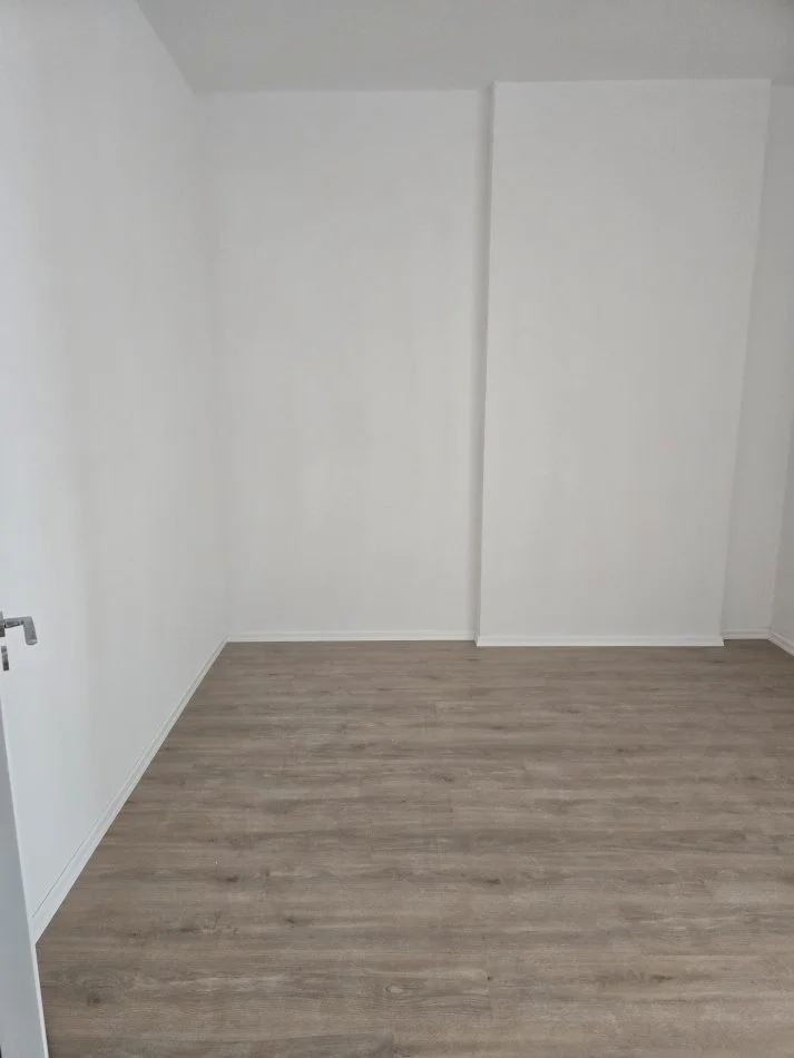 Tirane, shitet apartament 2+1+Ballkon Kati 3, 116 m² 100.000 € (KAMEZ)