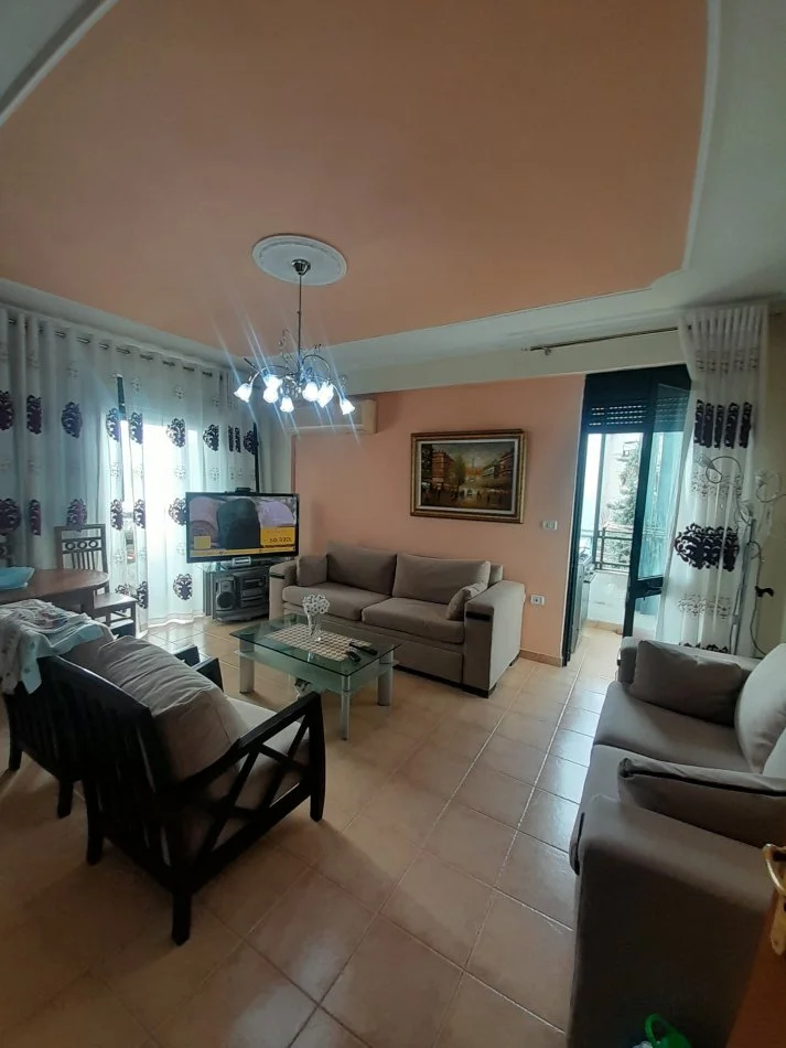 Tirane, shitet apartament 2+1+Ballkon Kati 2, 102 m² 24.000.000 Leke te Reja (Mozaiku, 21 Dhjetori,Tiranë)