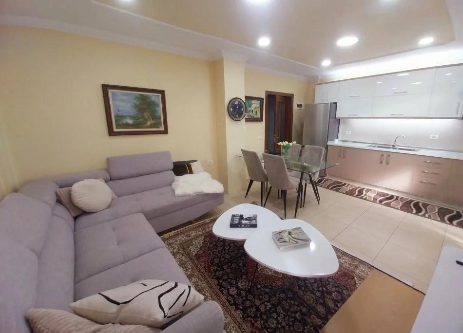 Tirane, jepet me qera apartament 1+1+Aneks+Ballkon Kati 3, 67 m² 55.000 lek/muaj (Blv Gjergj Fishta, Qëndër - Universitetit Mesdhetar)