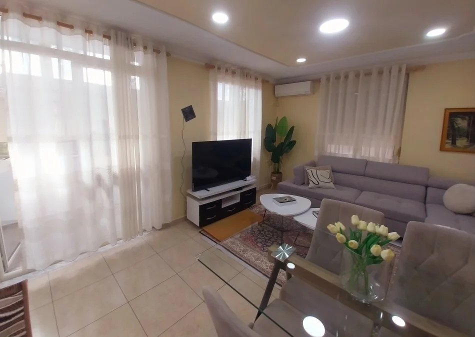 Tirane, jepet me qera apartament 1+1+Aneks+Ballkon Kati 3, 67 m² 55.000 lek/muaj (Blv Gjergj Fishta, Qëndër - Universitetit Mesdhetar)