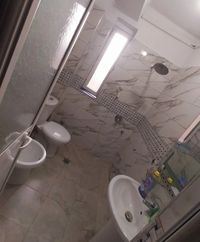 Tirane, jepet me qera apartament 1+1+Aneks+Ballkon Kati 3, 67 m² 55.000 lek/muaj (Blv Gjergj Fishta, Qëndër - Universitetit Mesdhetar)