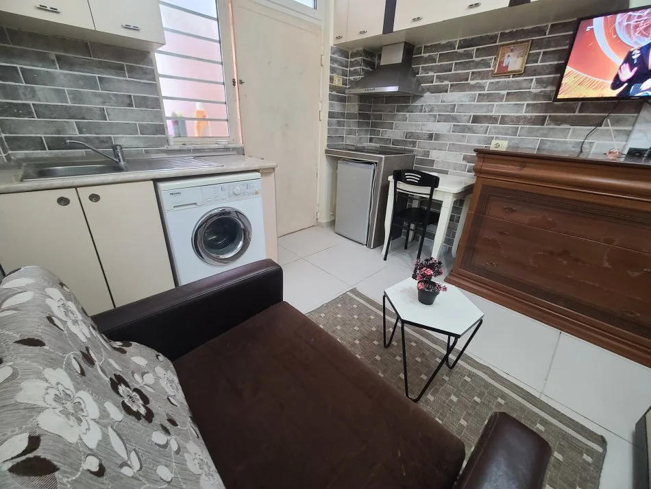 Tirane, jap me qera garsonier 1+1 Kati 1, 35 m² 300 € (Rruga gjon mili)