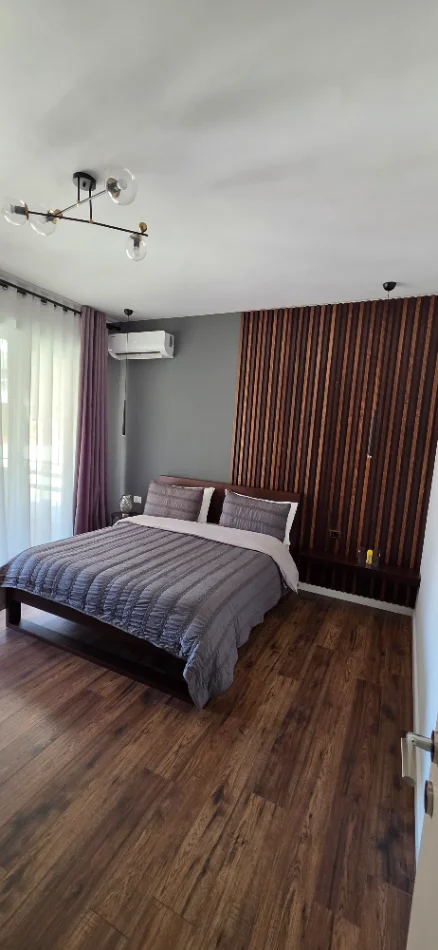Tirane, jepet me qera apartament 2+1+Aneks+Ballkon Kati 4, 110 m² (Rruga peti)