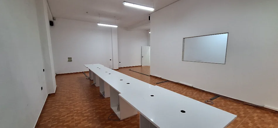 Tirane, shitet ambjent biznesi , 119 m² (Rruga Dibres)