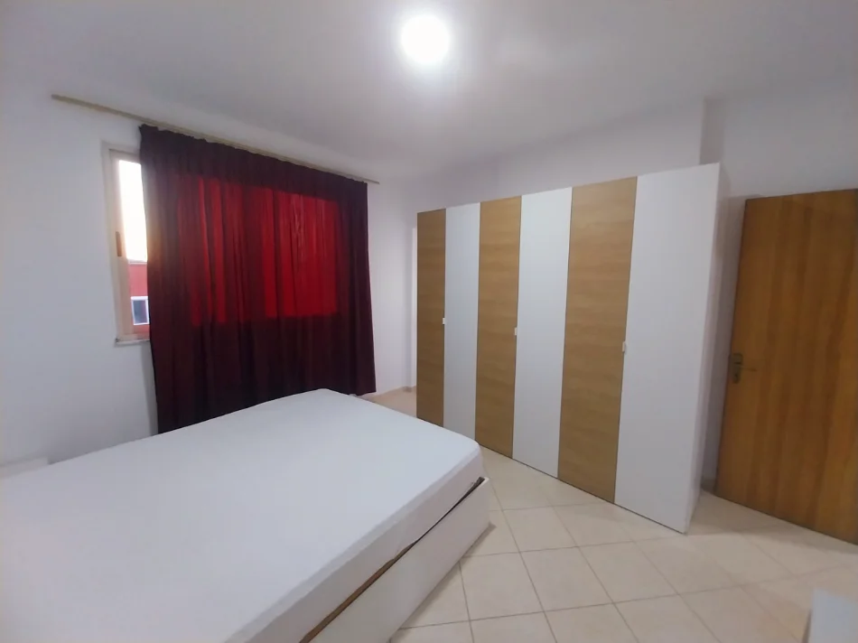 Tirane, jepet me qera 2+1+Aneks+Ballkon Kati 8, 90 m² 460 € (Bulevardi Migjeni, pranë Kompleksit Molla)