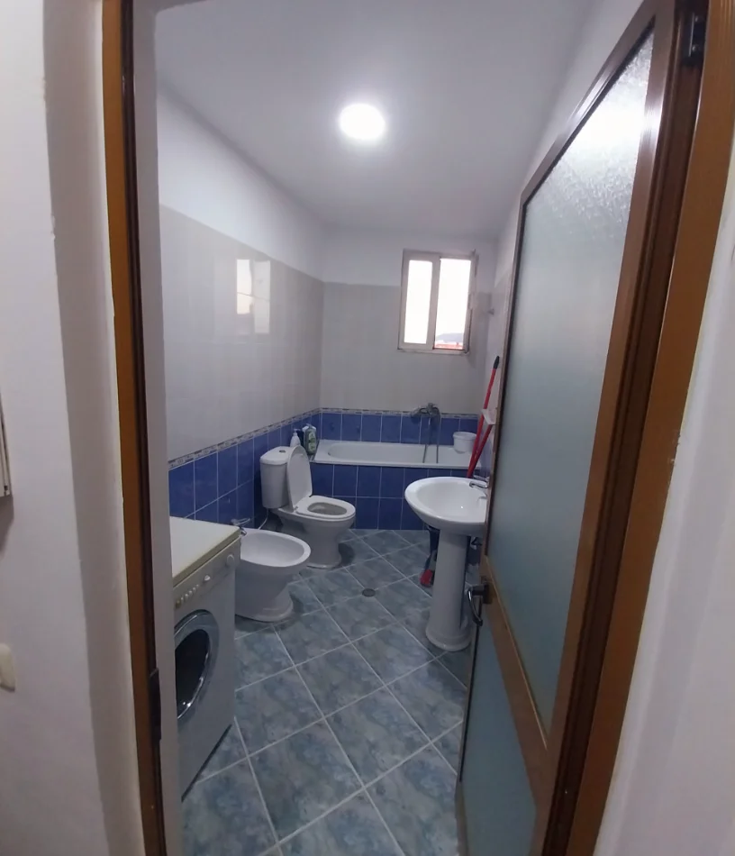 Tirane, jepet me qera 2+1+Aneks+Ballkon Kati 8, 90 m² 460 € (Bulevardi Migjeni, pranë Kompleksit Molla)