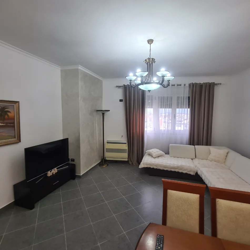 Ne Fresk te Teleferiku, qera 1+1+parkim. Kati 5, 74 m² 450 € (e mobiluar totalisht)