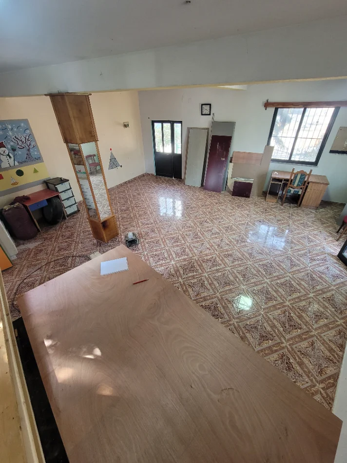 Tirane, jepet me qera ambjent biznesi , 170 m² 400 € (3 minuta nga rrethi i astirit)