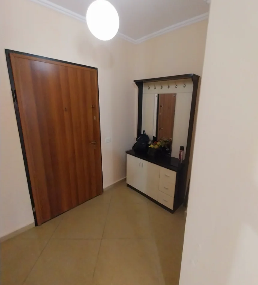 Tirane, Me qera apartament 3+1+2+Aneks+Ballkon Kati 5, 124 m² 70.000 lek(Rruga Margarita Tutolani Qëndër/Sheshi Wilson)