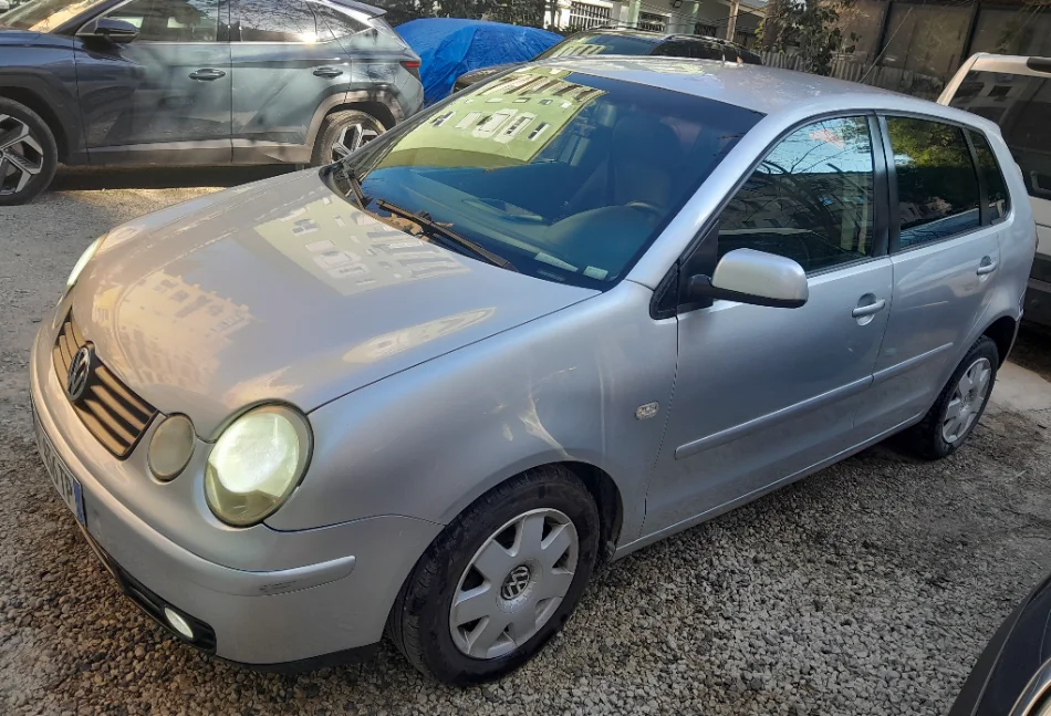 Tirane, shes makine Volkswagen Polo 1.4 Nafte, 2000€