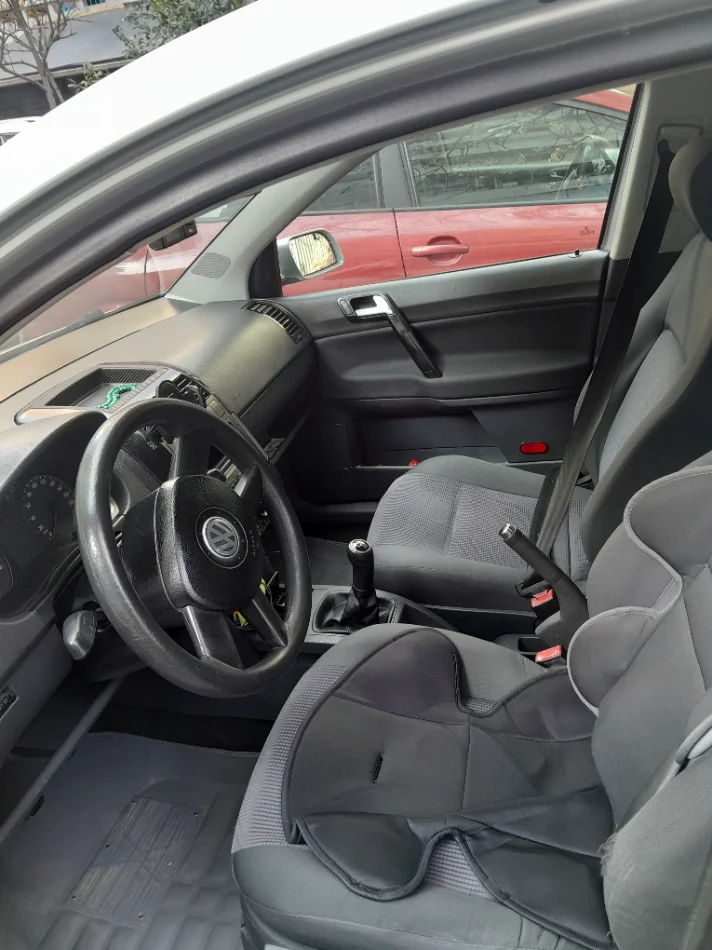 Tirane, shes makine Volkswagen Polo 1.4 Nafte, 2000€